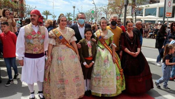 Las Fallas disparan la mascletá que fue aplazada en marzo por las condiciones meteorológicas