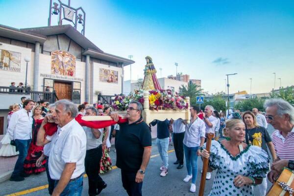 Benidorm inicia su Rocío Chico con la ‘Bajá’ de la Virgen desde La Almudena