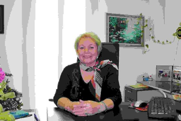 Finestrat organiza una visita a Valencia para conocer la vida y obra de personalidades ilustres de la cultura valenciana 