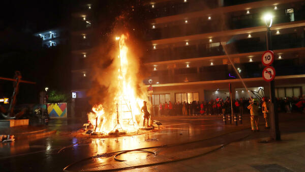 Una emotiva &lsquo;Nit de la Crem&agrave;&rsquo; pone el mejor broche a la fiesta de las Fallas en Benidorm 