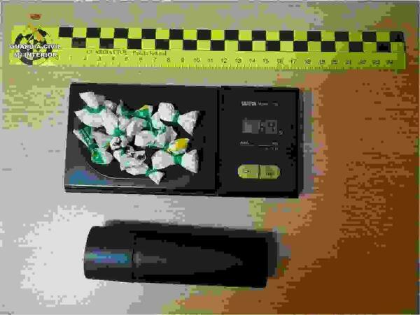 La Guardia Civil detiene por tráfico de drogas a un conductor que se había saltado el confinamiento