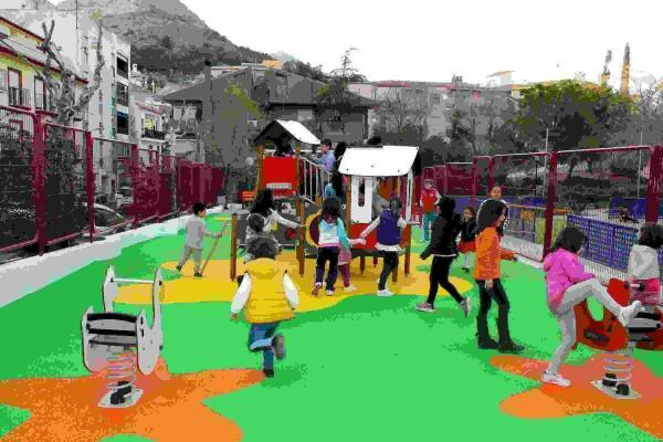  Callosa · El Ayuntamiento inaugura el nuevo parque infantil de integración en la plaza del Llaurador