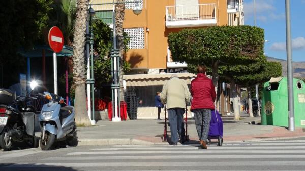 El Ayuntamiento de la Vila Joiosa realiza mejoras de accesibilidad para personas con movilidad o visión reducida en la avenida Pianista Gonzalo Soriano y las calles Carles Llorca i Baus y Concepción Aragonés