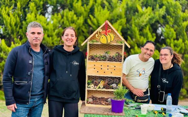 El grupo Coca-Cola dona 5 hoteles para insectos al Ayuntamiento de Altea